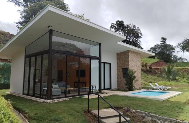 New Modern 3-bdrm/3-bth house with all amenities - 5 minutes to the beach!!!