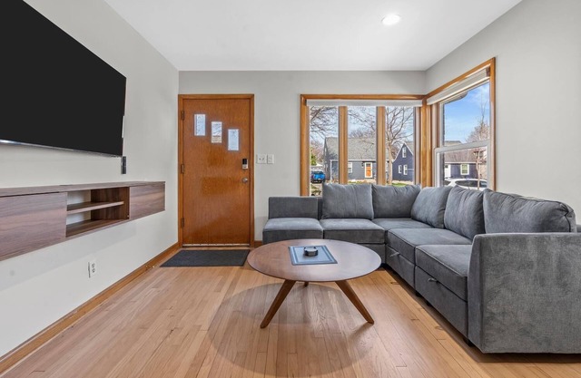 New Modern 3 BR close to It All!