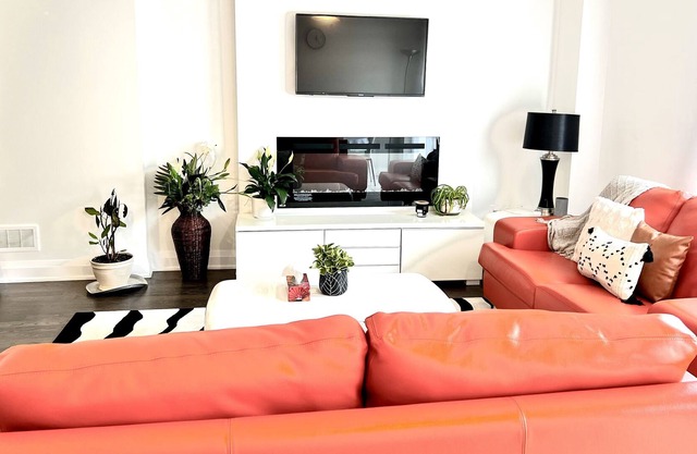 New, Modern and Trendy Fully-Equipped End-Unit Townhouse