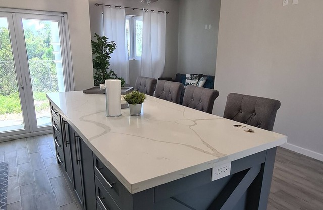 New! Modern Apt in Gated Community near Beach