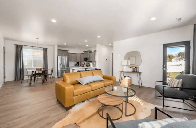 New Modern Cozy Home in Meridian
