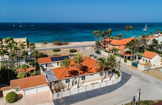 NEW Modern Cozy Studio Walking Distance to Beach