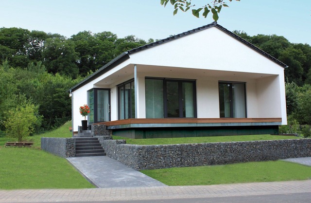 NUEVA casa de vacaciones moderna justo en el Mosela, vistas panorámicas, 2 terrazas, jardín