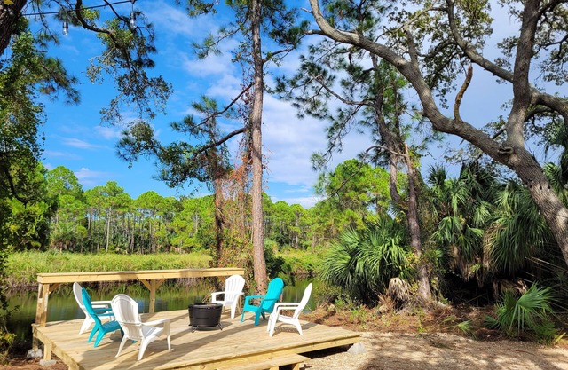 New modern home, 3 minute walk to the beach, on bike trail, full RV hookup