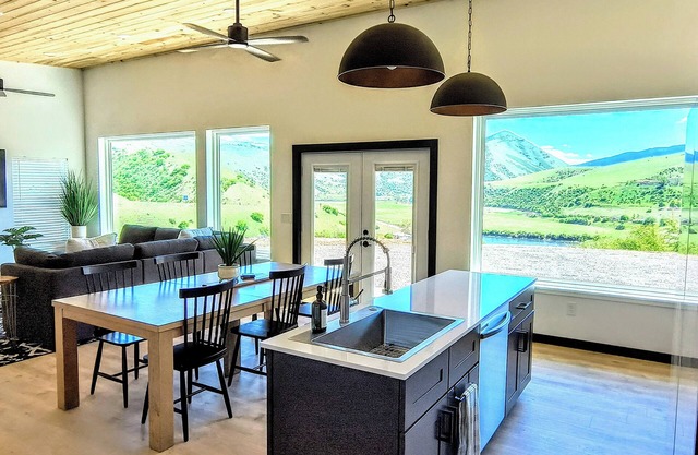 New, modern home in White Bird, with Salmon River views