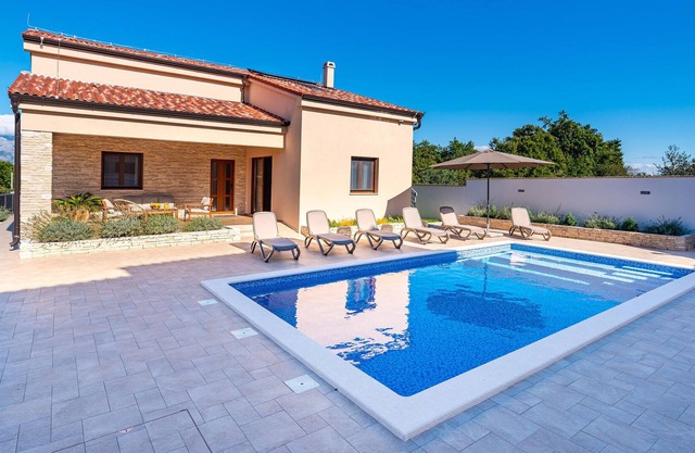 Alojamiento de 3 habitaciones en Lovinac
