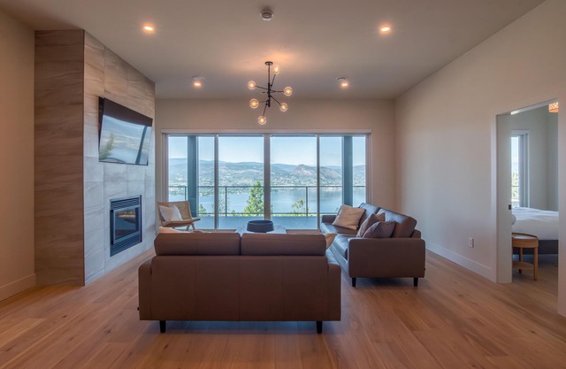 New Modern House in Naramata. 15% Senior 50+ Discount!