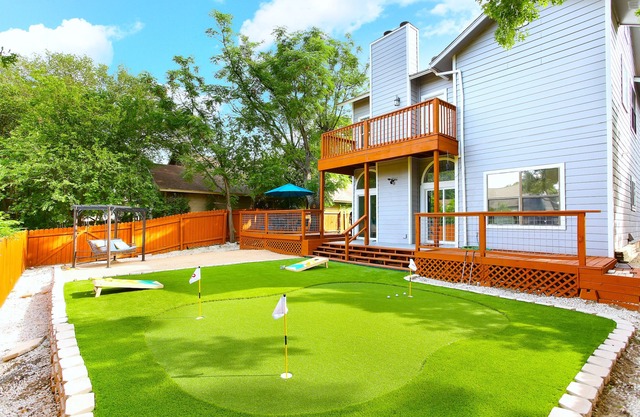New ! Modern House with Jacuzzi & Mini-golf by Six Flags / SeaWord / UT SA