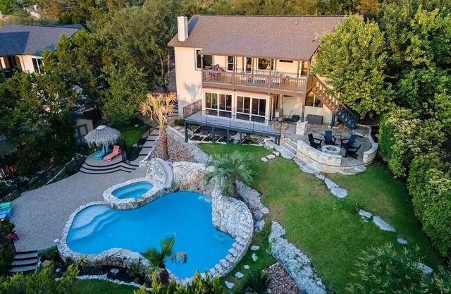 NEW - Modern Lake House~Private Pool/Spa~Lake Views