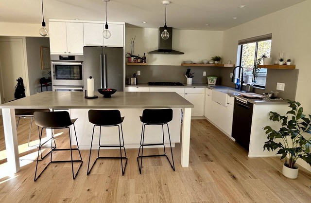 NEW - Modern, Light-filled Sanctuary in the Heart of Napa!