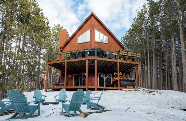 NEW Modern Torch Lake Retreat w/Hidden Speakeasy: Golf Sim/Theater/Hot Tub&Games