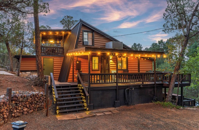 NEW!! Modern, updated 2-bedroom cabin with WiFi, games and views in quaint Pine