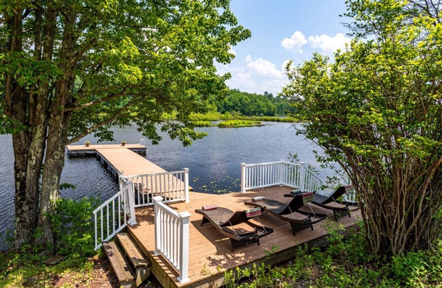 NEW:Modern Waterfront Home w/ dock nr Bethel Woods