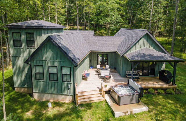 New! Morning Light: Lake Area, Dogs Welcome, Hot Tub, Fireplace!