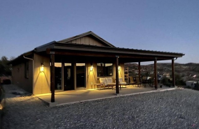 New mountain top retreat w/ 270° stunning views