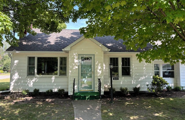New! My Roam'n Empire - Super Cute with Water Toys and Great Location! Walk to Downtown and Beach!