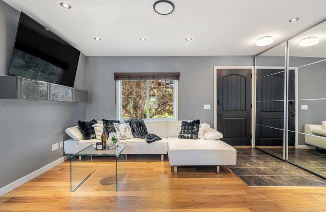 NEW Near DT, University, Airport! FREE Banff Pass!
