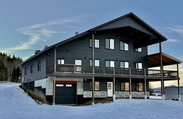 NEW! Near Yellowstone, Indoor Pickleball & 2 Hot Tubs - The Last Resort