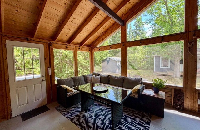 The Dream-3 bedroom cottage with a Bunky in Victoria Beach