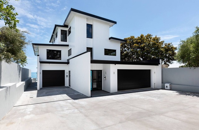 NEW!! Oakura Beach Front Apt #2