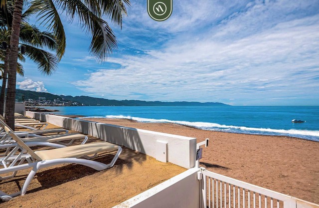New Oceanfront 1 BR Condo - Gym - Beach - Pool