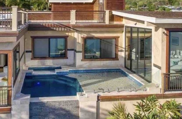 New oceanfront property in East Oahu - 4bed/4bath + studio