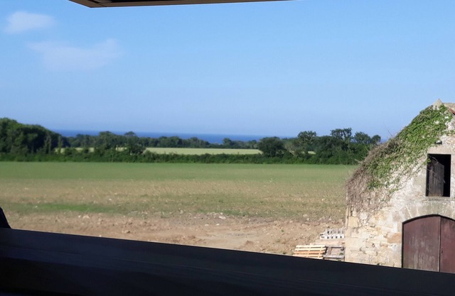 NUEVO EN EL MERCADO - Penty renovado con buen gusto a 2 km de la playa