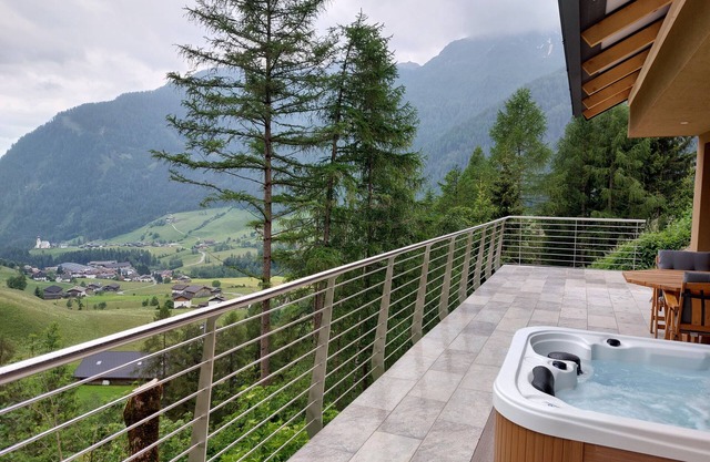 New opening June 2022 - Chalet tree house with private whirlpool