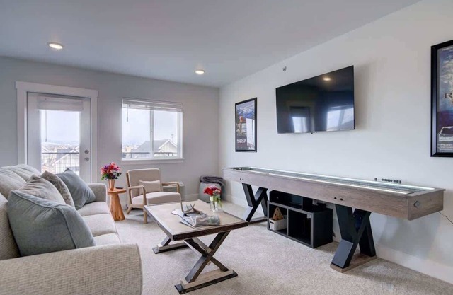 NEW Outdoor Escape wirth Mountain Views