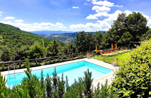 Novedad! villa con carácter,piscina privada, vistas, cerca de un parque nacional