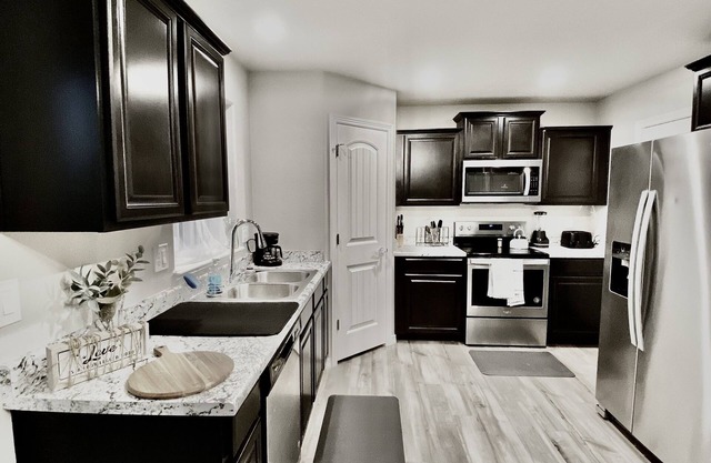 NEW, Pet-Friendly, Cozy Home!