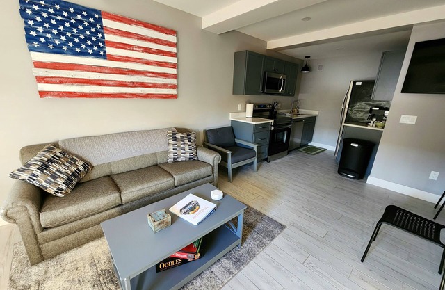 NEW! pet friendly, Sleeps 4. 1 bed1 bath at Schuss Mountain. sleeps 4, POOLS