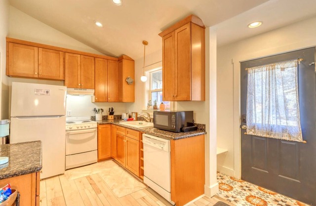 New Pet Friendly - Aspen Condo