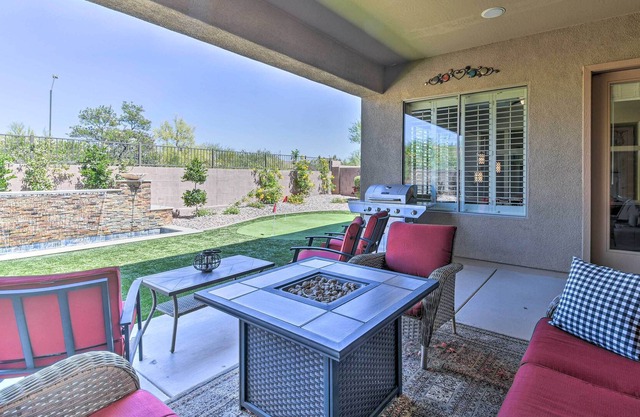 Phoenix Area Villa w/ Private Putting Green!