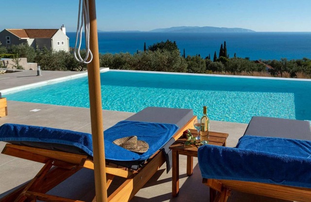 New photos! Sea view, two bed villa, Lourdas