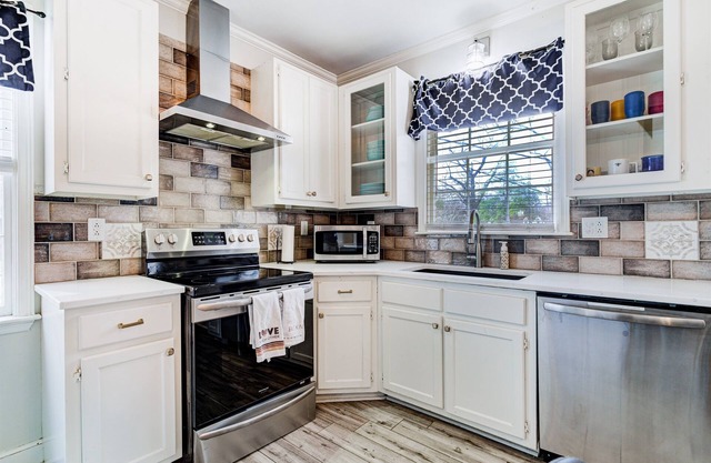 *NEW* Pickleball ~ Pool ~ Basketball ~ Hot Tub