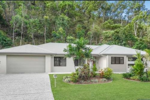 New Pool Now Open! - Trinity Beach Haven - Luxury 4 bedroom home, Steps to the Beach, Surrounded by Mountains
