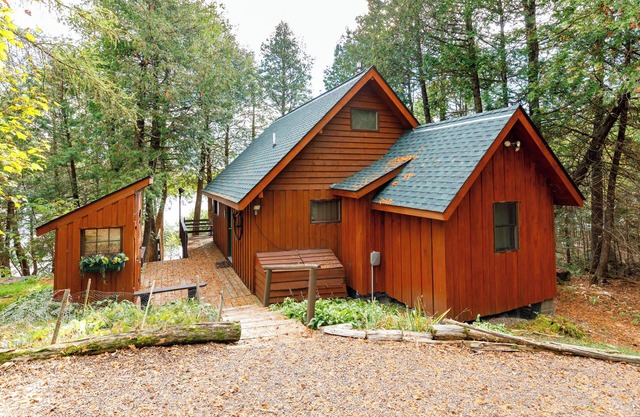 NEW POPLAR LAKE LISTING! "Up the Gunflint Trail!" 2 bdrm., 1 ba. lakefront cabin