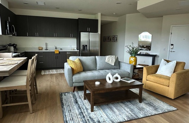 New, private, beautifully furnished, king bed w/ parking & workspace, by beach
