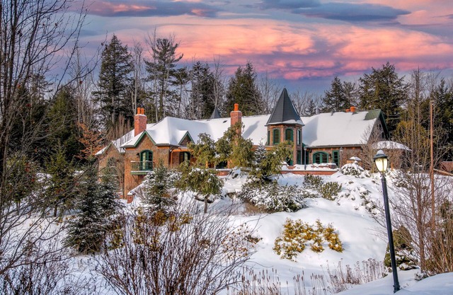 NEW! Private Luxury Estate w/ Mountain Views Close to Attitash / Hot Tub, Sauna