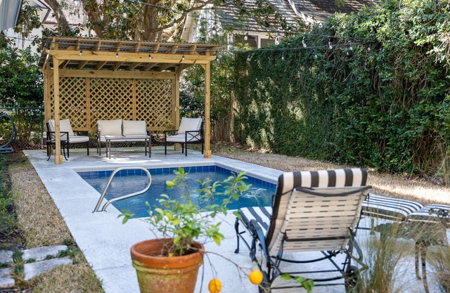 New! Private Pool! Walk to Village & Ocean
