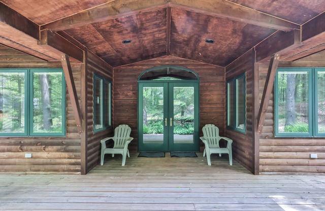 NEW! Private, waterfront home with glass enclosed sunroom, gazebo and fire pit.