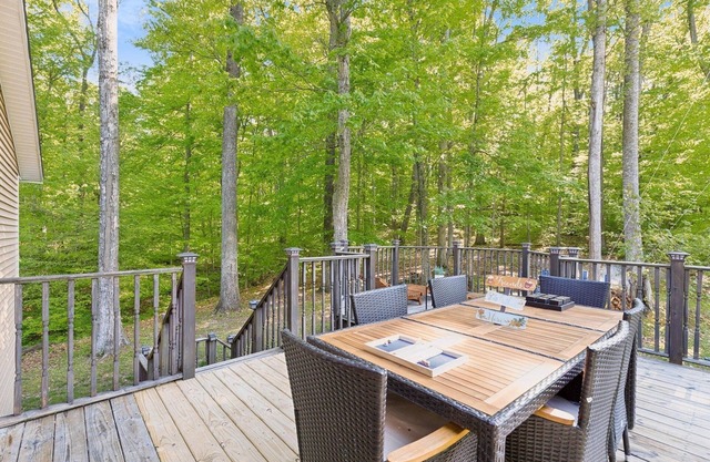 NEW! Puzzle Peak 3-Bedroom Cottage