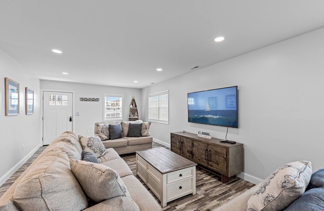 New Quay Retreat, bring your Boat and fall in love with this West OC Beauty!
