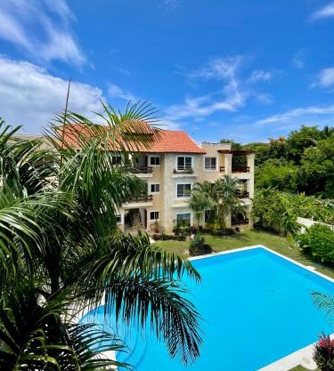 New! Relaxing Beach Apartment with Pool