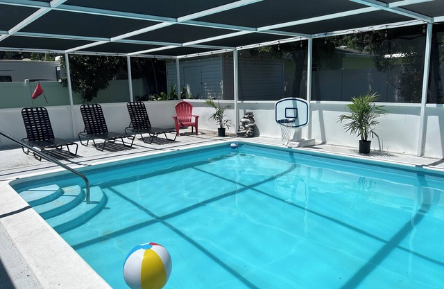 NEW Remodeled Pool Home w/ Mini Golf By Downtown