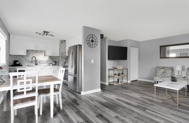 New remodeled unit next to Downtown at Westchester