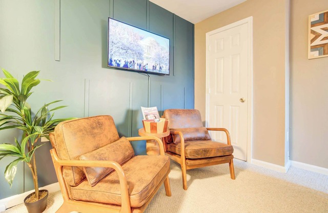 NEW Reno! 1 Blk 2 King St