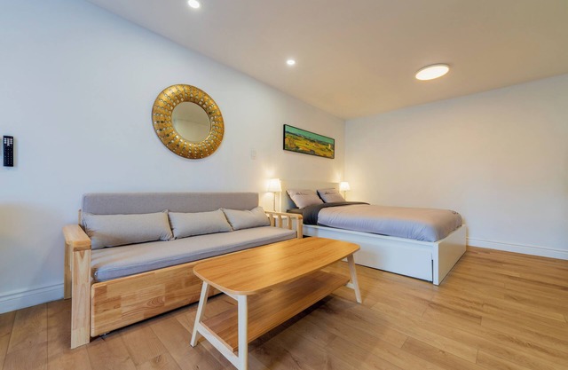 New Renovated Studio with Queen Bed + Sofa Bed