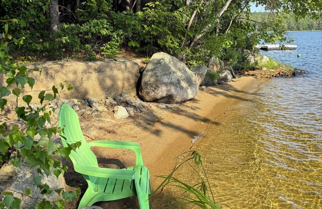 New rental on desirable Keoka Lake: Lovely lakefront cottage 4BR, 2BA